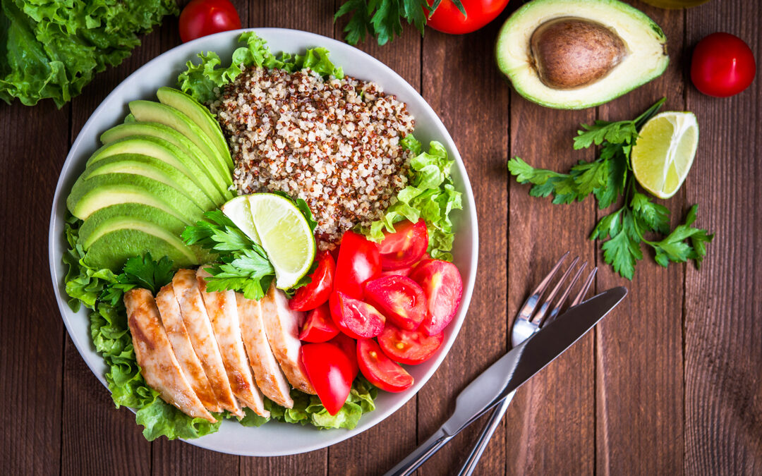 HealthySaladBowlWithQuinoaTomatoesChickenAvocadoLimeAnd