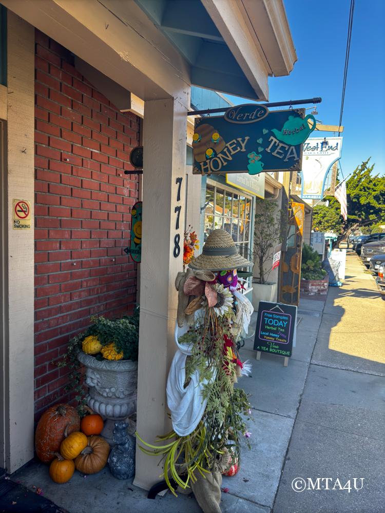 Front of the Verde of Cambria store, a local tea and honey shop in Cambria, California.